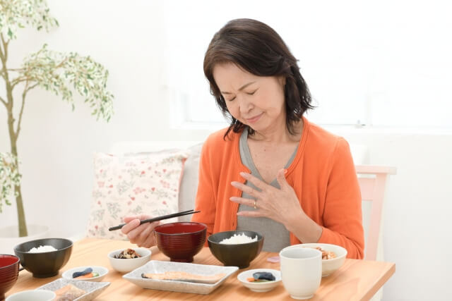 アロエや生姜を食べてムカムカを緩和【胸やけを解消する方法10選】