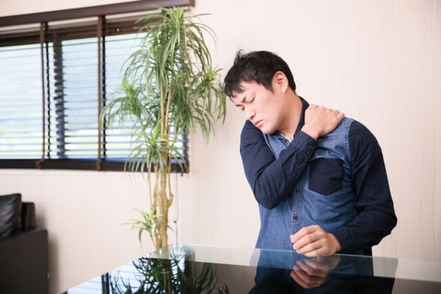 肩が痛くて上がらない!それは四十肩かも?四十肩の痛みを緩和する方法や対処法を紹介