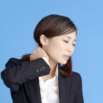 首が痛いなら3つの原因が考えられる！首が痛い時の対処方法と予防方法