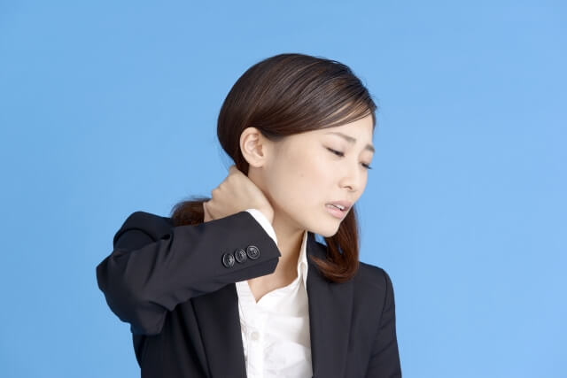 首が痛い原因で考えられる3つのこと。首が痛い時の対処法と予防法