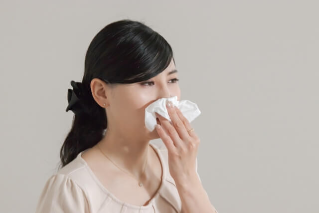 花粉症の正式名称は「季節性アレルギー鼻炎」です！